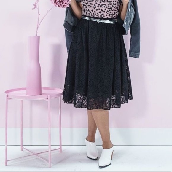 LuLaRoe Dresses & Skirts - LuLaRoe Black floral lace Lola skirt sz XS